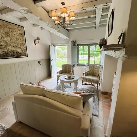 La Demeure Du Bord'o Bed & Breakfast *